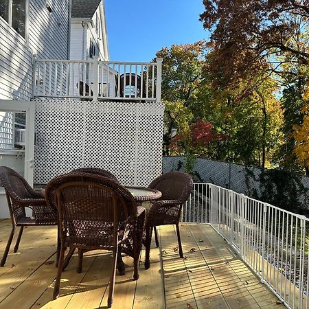 Room In Single Family House - Suburban Neighborhood In Boston Rum bild