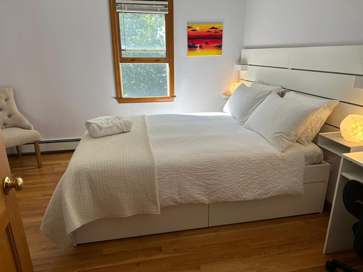 Room In Single Family House - Suburban Neighborhood In Boston Rum bild