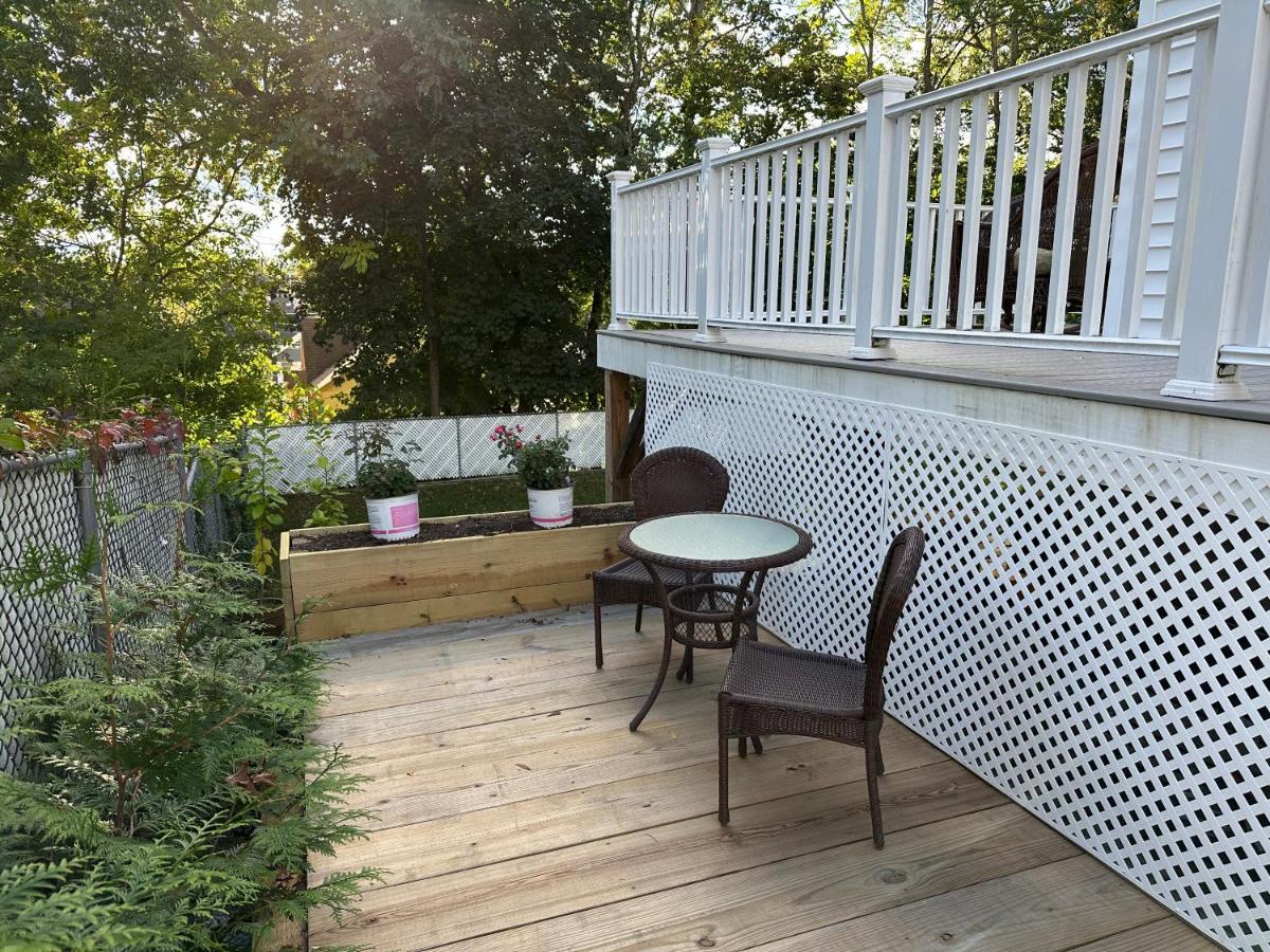 Room In Single Family House - Suburban Neighborhood In Boston Exteriör bild