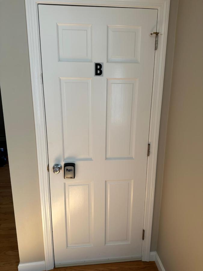 Room In Single Family House - Suburban Neighborhood In Boston Rum bild