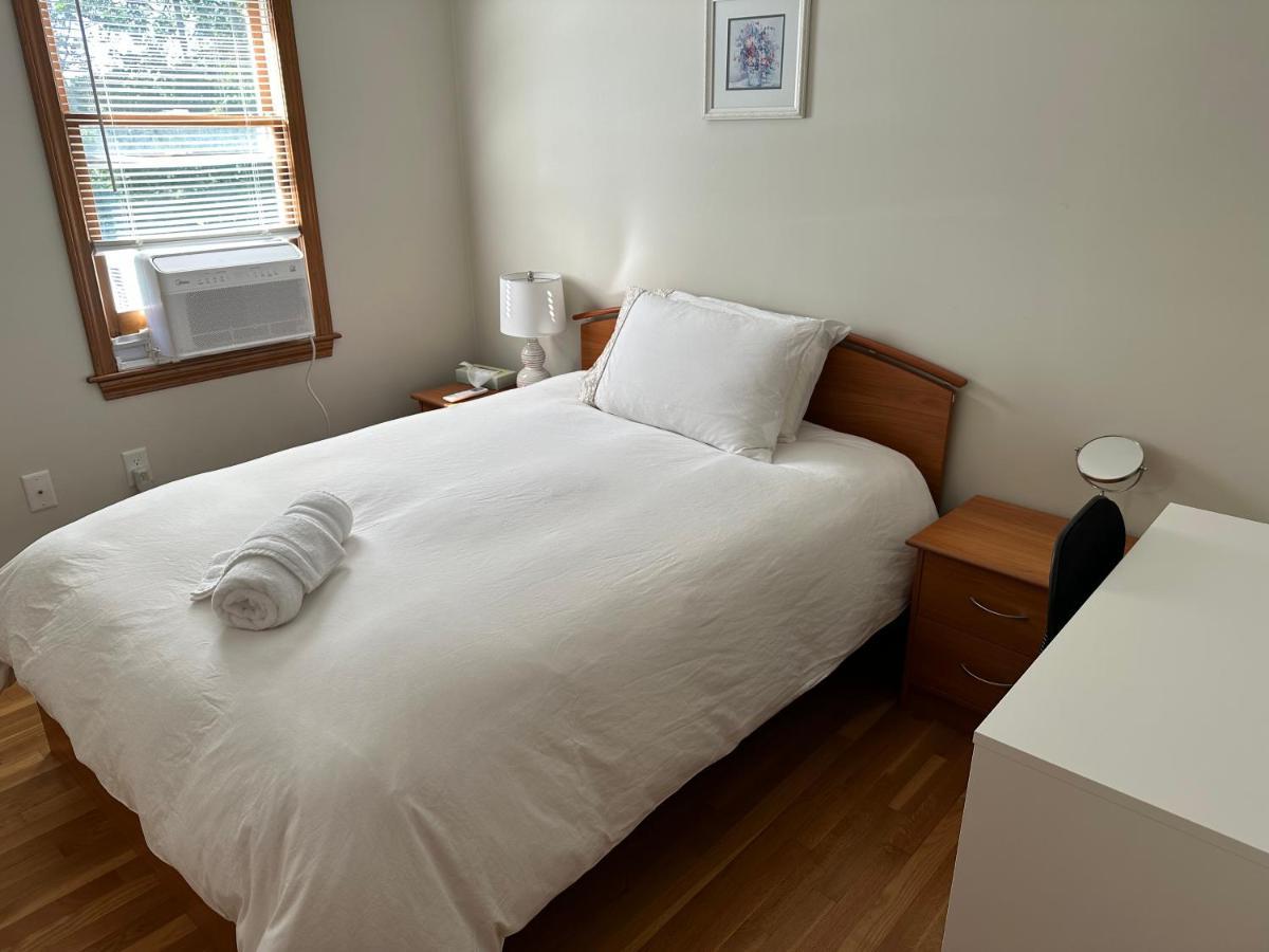 Room In Single Family House - Suburban Neighborhood In Boston Rum bild