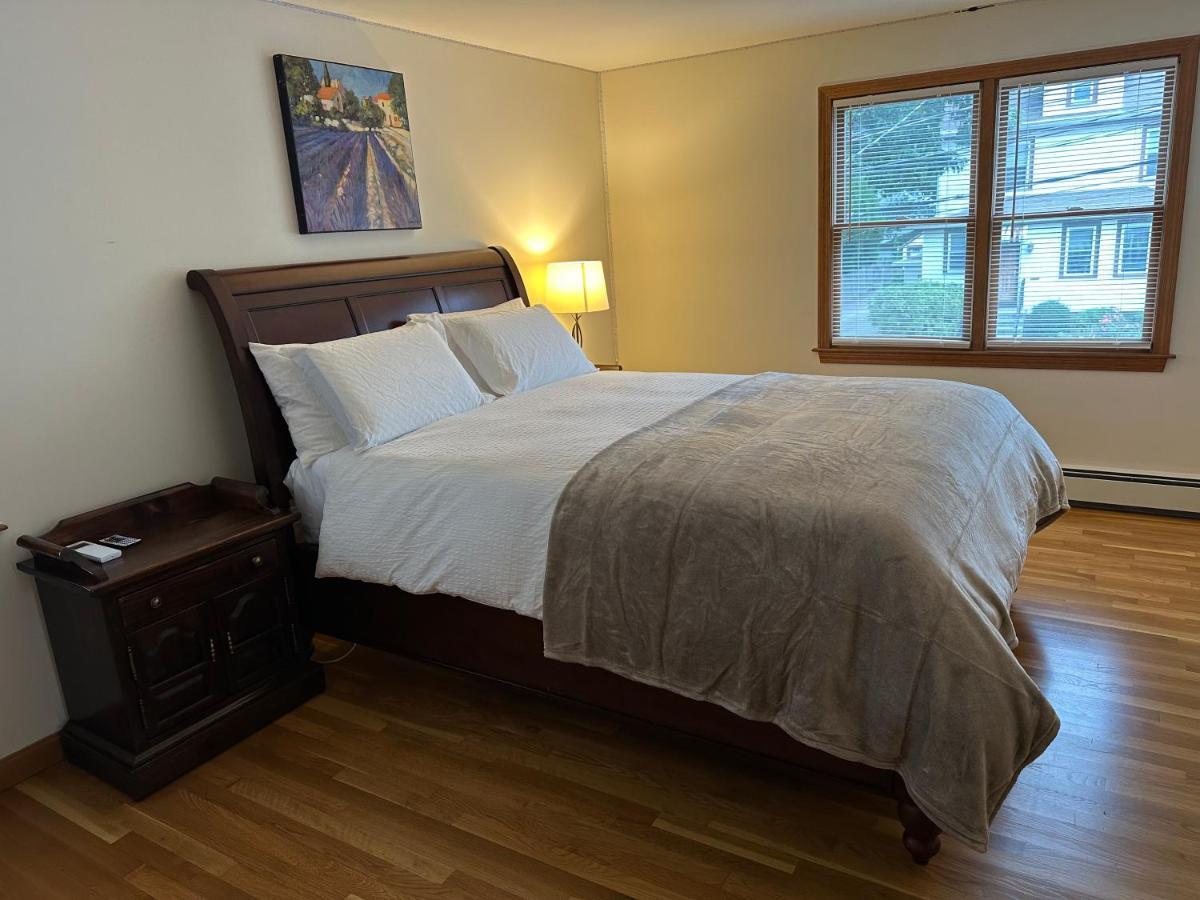 Room In Single Family House - Suburban Neighborhood In Boston Rum bild